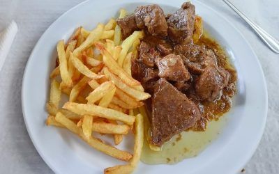 Venta Salas en Algodonales, corazón verde a la mejor carne en salsa que hemos probado.